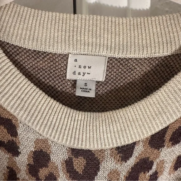 A New Day Cream Brown Leopard Print Knit Crewneck Pullover Sweater Size Small - Picture 4 of 11